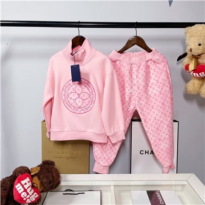 Костюм   на девочку