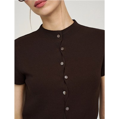 Коричневый джемпер с волнообразной застежкой