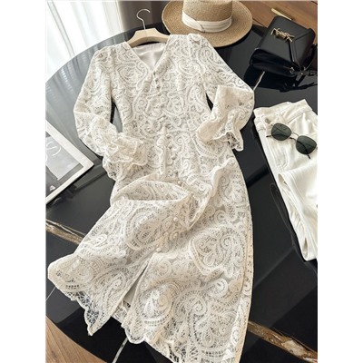 Нежное элегантное облегающее кружевное платье на пуговицы