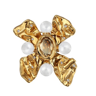 Брошь Грациоза (кристаллы SW шампань, Майорка белая; покрытие золото), Есть комплект