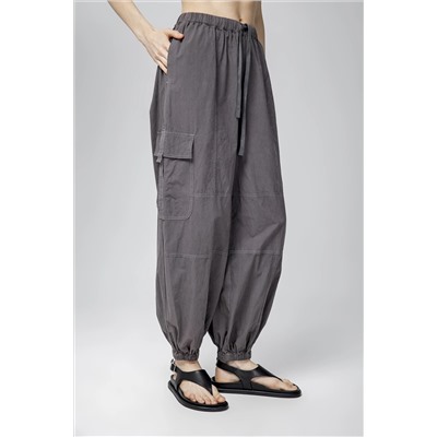 Серые брюки с резами