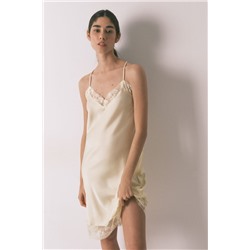 Camisón corto satén y encaje amarillo