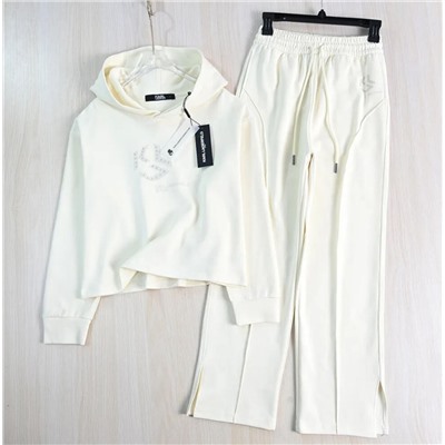 Женский спортивный костюм с КАР*Л 😎