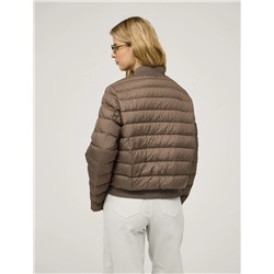 Коричневая стеганая куртка