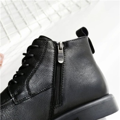 Женские кожаные ботинки на шнуровке