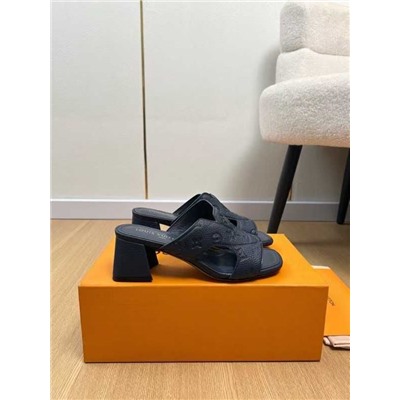 Новейшая серия 2026  Женские шлепки с тиснением на толстом каблуке  ЛУ*И ВЬЕТО*Н