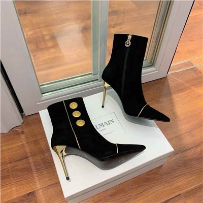 Ботильоны на шпильке с металлическими круглыми пряжками и острым носком  БАЛЬМА*Н