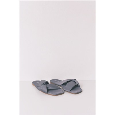 Sandalias planas satén azul grisáceo