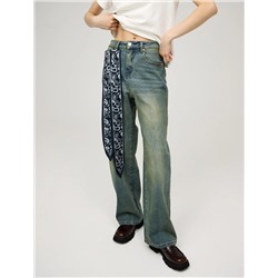 Синие зауженные джинсы с платком