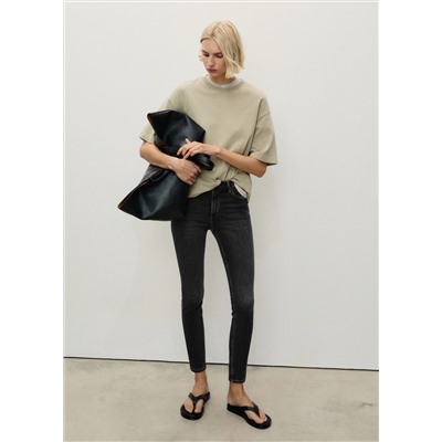 Jeans skinny tiro medio