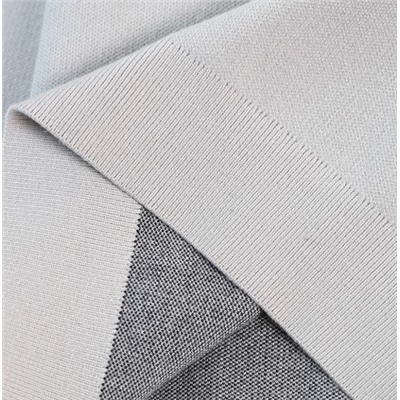 Повседневный трикотажный свитер