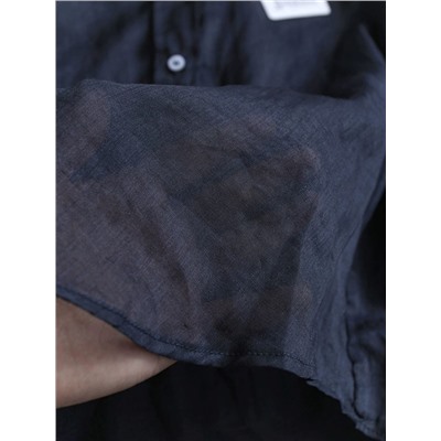 Женская прямая рубашка и белоснежные красивые брюки создают прекрасный комплект