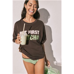 Camiseta oversized marrón "But first matcha"