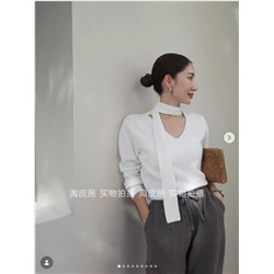 Женский пуловер с V-образным вырезом и воротник-шарфом  Н*М