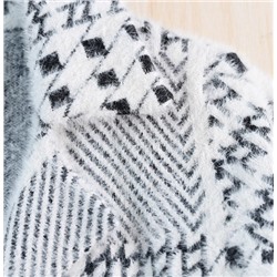 Женский мягкий трикотажный жакет с геометрическим узором