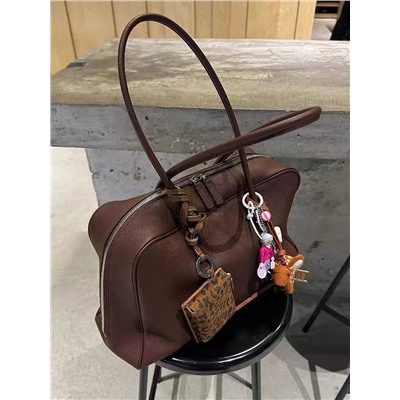 Универсальная и вместительная женская сумка