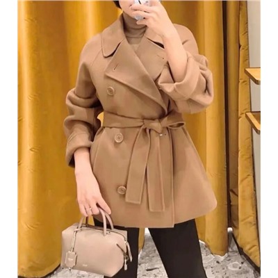 Элегантное двубортное шерстяное пальто