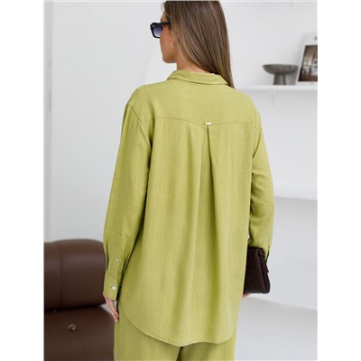Свободная удлиненная блузка с карманом изо льна с вискозой