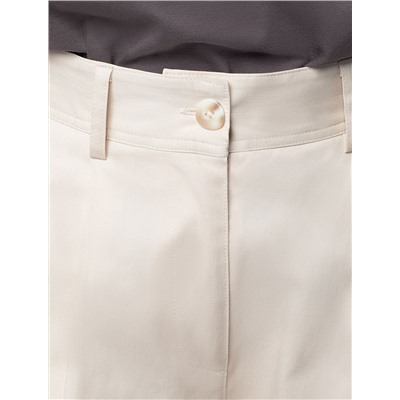 Шорты-бермуды с защипами