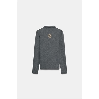 HIGH NECK T-SHIRT WITH BROOCH