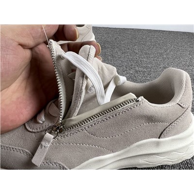 Женские спортивные туфли