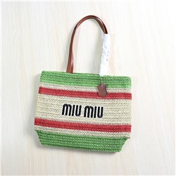 Модная контрастная сумка с вышитыми буквами через плечо МИУ МИ*У