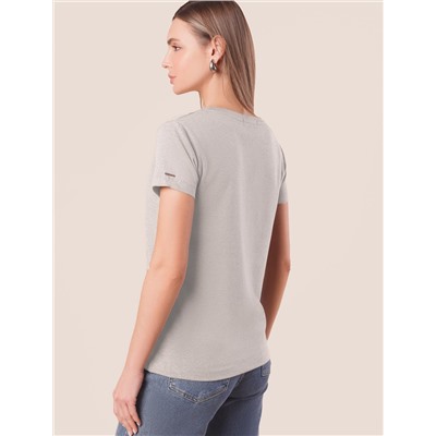 Футболка из премиального хлопка с V-образным вырезом