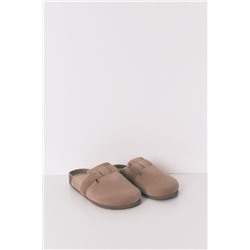 Zapatillas casa tipo zueco marrón