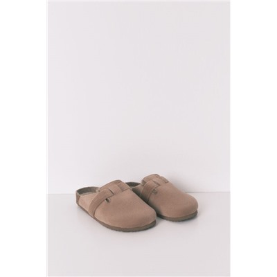 Zapatillas casa tipo zueco marrón