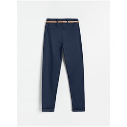 Chinohose mit Gürtel