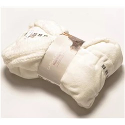 Халат, бренд не смогла разглядеть, но смотрится очень даже хорошо