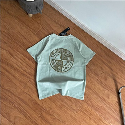 Футболка с принтом на спине