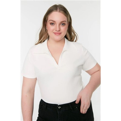 Trendyol Curve Beyaz Polo Yaka Vücuda Oturan Fitilli Örme Bluz TBBSS22BZ0750