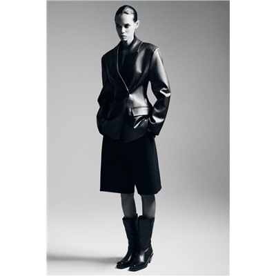 BLAZER EFECTO PIEL ENTALLADA