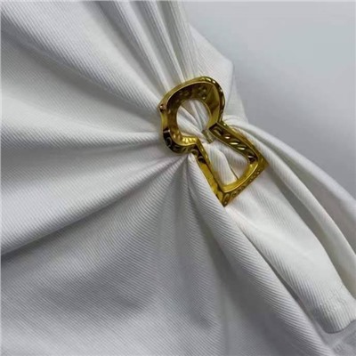 Женский лонгслив Schiaparell*i с защипами на талии и металлической брошью