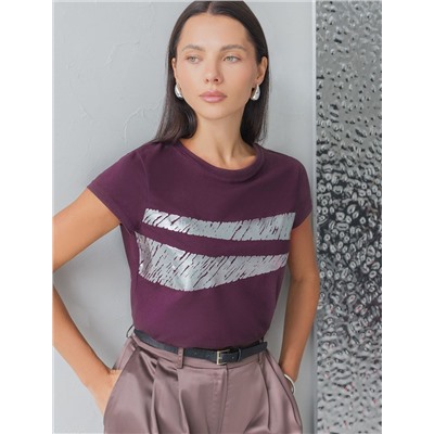 Нарядная футболка с блестящим принтом