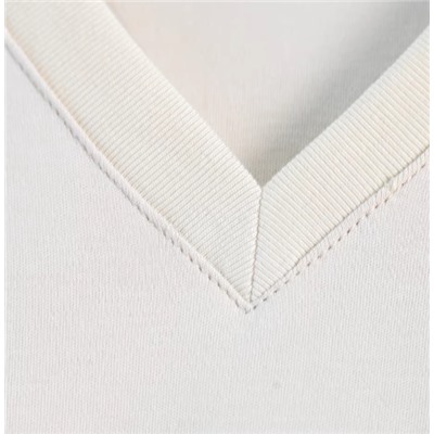 Удобная мягкая хлопковая футболка с V-образным вырезом  АРМАН*И