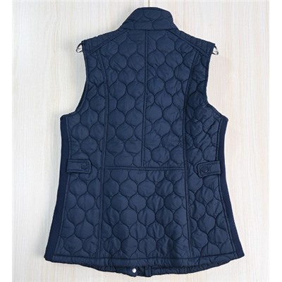 Женский стеганый жилет-стойка