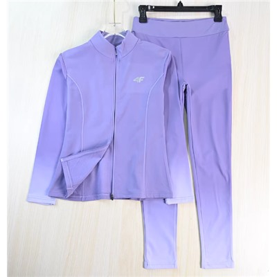 Женский спортивный костюм