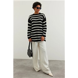 TRENDYOL MODEST Siyah Çizgili Selanik Triko Kazak TCTAW24AK00000