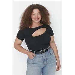 Trendyol Curve Siyah Crop Fitiili Örme Cut Out Detaylı Bluz TBBSS22AF00020