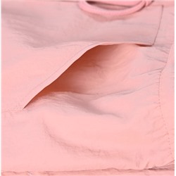 Тонкая ветровка с капюшоном