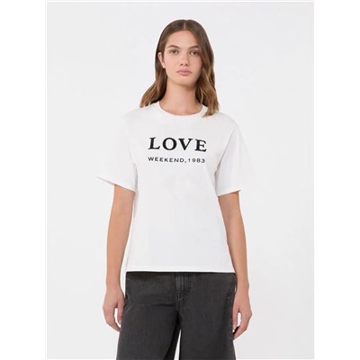 Футболки WEEKEND MAX MARA 26-style LOVE letter 1983. Эта серия — точная копия оригинального дизайна, с очень аккуратной строчкой и этикеткой, изготовленной на заказ. Изготовлены из комфортной и приятной для кожи ткани из чистого хлопка.
