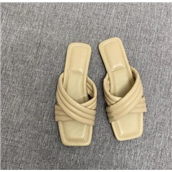 Удобные и простые в носке летние шлепки с квадратным носком