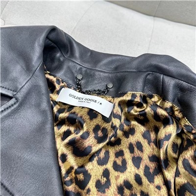 Материал: импортная 100% овчина, итальянская овчина | Все фурнитурные молнии и кнопки изготовлены из ZP с логотипом бренда, а внутренняя подкладка соответствует ZP.  На ощупь мягкий, эластичный и очень удобный. Натуральная кожа имеет естественную текстуру и высококлассный блеск