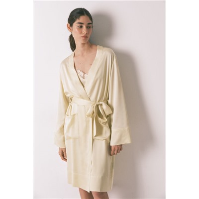 Bata corta satén amarilla