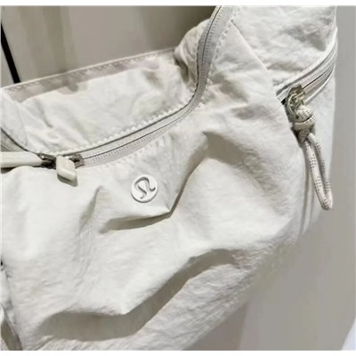 Простая и стильная лёгкая нейлоновая сумка ЛУЛУЛЕМО*Н