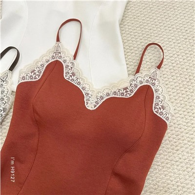 Теплая кружевная майка со встроенным лифом