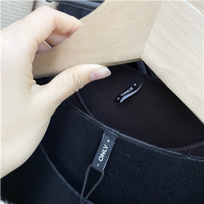 Женское трикотажное платье Onl*y приталенного силуэта, коллекция 25/26 года