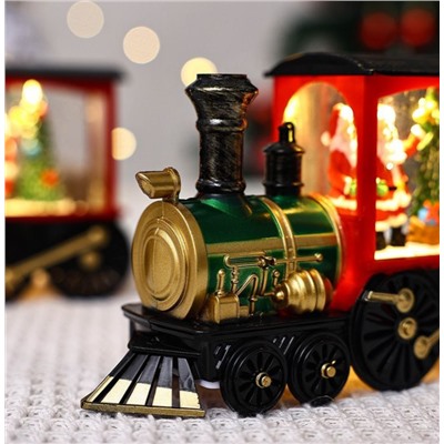 Ещё есть такие милейшие поровозики тоже с эффектом снежка